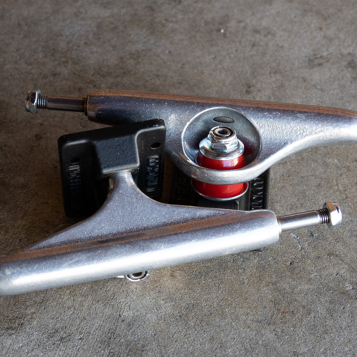 Independent Stage 11 Standard Hollow Silver Ano Black Skateboard Trucks